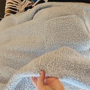 S american eagle fuzzy hoodie